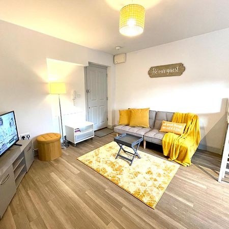 Stylish Cosy And Bright Apartment - Fantastic Location - Perfect For Business Or Solo Travellers Bishop's Stortford Ngoại thất bức ảnh