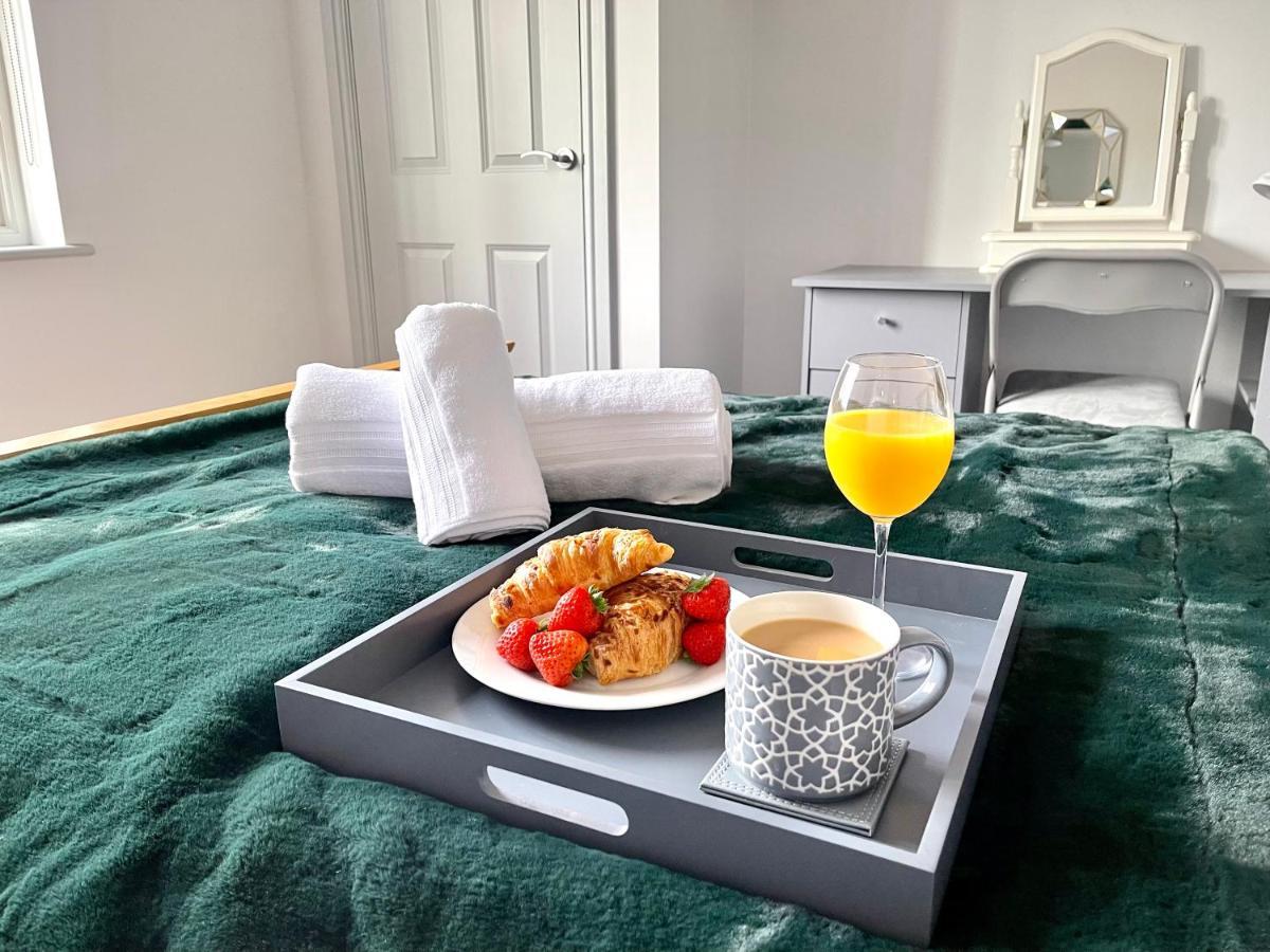 Stylish Cosy And Bright Apartment - Fantastic Location - Perfect For Business Or Solo Travellers Bishop's Stortford Ngoại thất bức ảnh